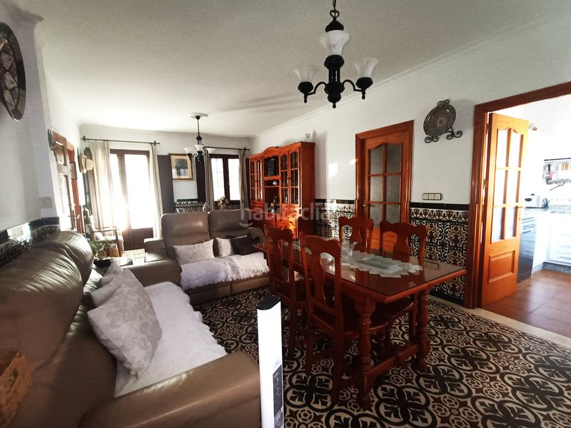 Foto e1c20c4f-f6e0-4b0a-8c0d-bbc1d628084e. Casa adossada a Olivares