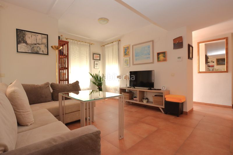 Foto 0b69cc95-3ef4-4c56-bc55-7bee2f23cd65. Casa pareada premiere servicios inmobiliarios le ofrece un pequeño oasis en pleno corazón . en Mairena del Aljarafe