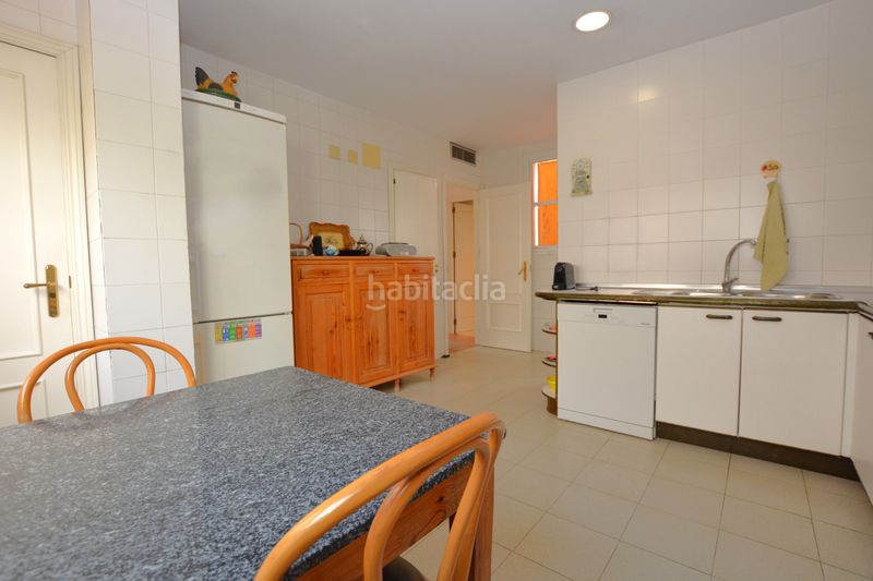 Foto 15e9371e-b80e-4a19-9f5a-58ee4857bd85. Casa pareada premiere servicios inmobiliarios le ofrece un pequeño oasis en pleno corazón . en Mairena del Aljarafe