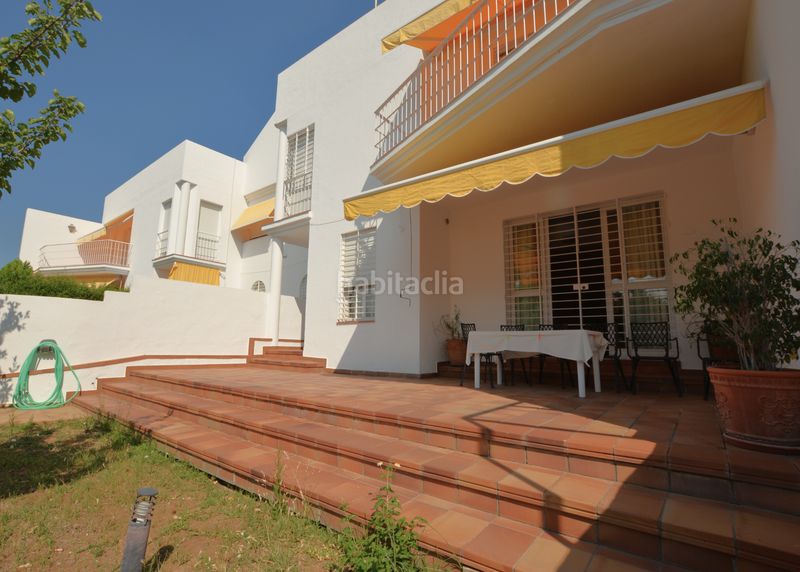Foto 16578943-9e77-4733-a817-07f4043d5f93. Casa pareada premiere servicios inmobiliarios le ofrece un pequeño oasis en pleno corazón . en Mairena del Aljarafe