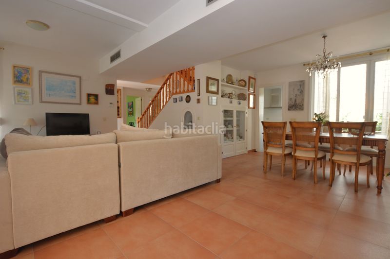 Foto 4657b026-9df3-448f-b689-bc7c55e9fb7f. Casa pareada premiere servicios inmobiliarios le ofrece un pequeño oasis en pleno corazón . en Mairena del Aljarafe