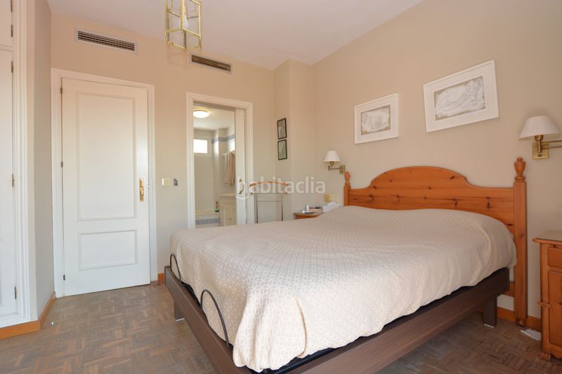 Foto 4d15b38e-320a-4078-8470-ef853836625c. Casa pareada premiere servicios inmobiliarios le ofrece un pequeño oasis en pleno corazón . en Mairena del Aljarafe