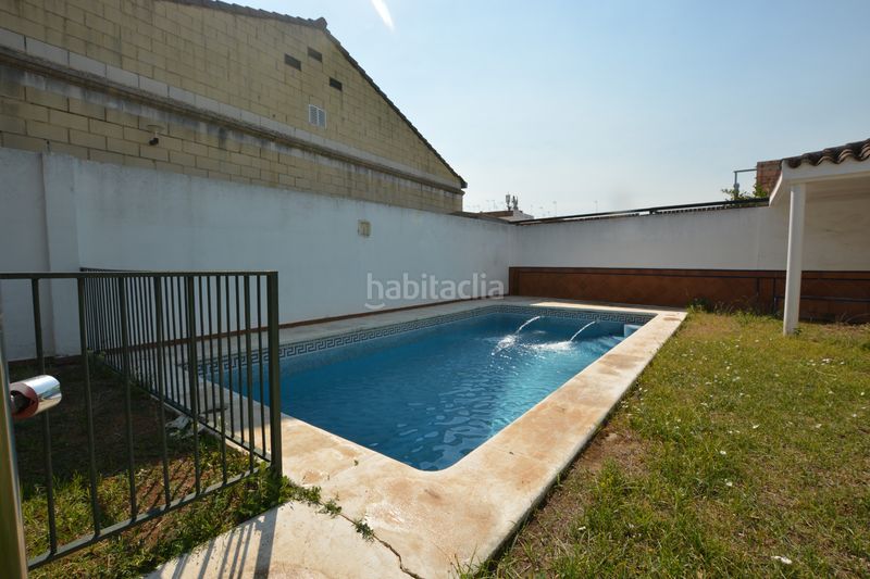 Foto 55637a4b-77d0-4523-ab01-5c73718a4a7d. Casa pareada premiere servicios inmobiliarios le ofrece un pequeño oasis en pleno corazón . en Mairena del Aljarafe