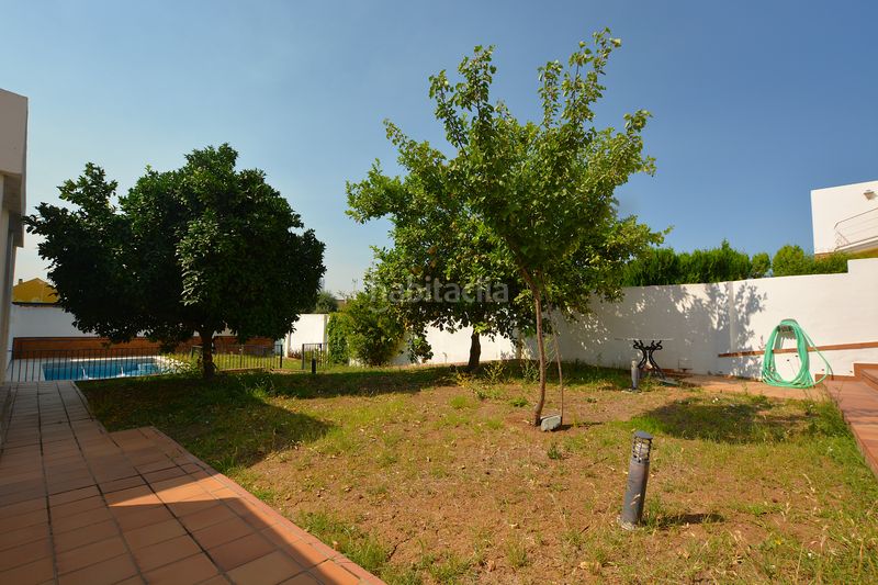 Foto 5ba72873-4659-4272-8eba-60402eda7ad2. Casa pareada premiere servicios inmobiliarios le ofrece un pequeño oasis en pleno corazón . en Mairena del Aljarafe