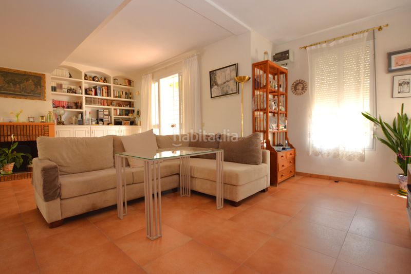 Foto 5c932ddd-d463-4d60-83b8-6a71b0fab1c1. Casa pareada premiere servicios inmobiliarios le ofrece un pequeño oasis en pleno corazón . en Mairena del Aljarafe