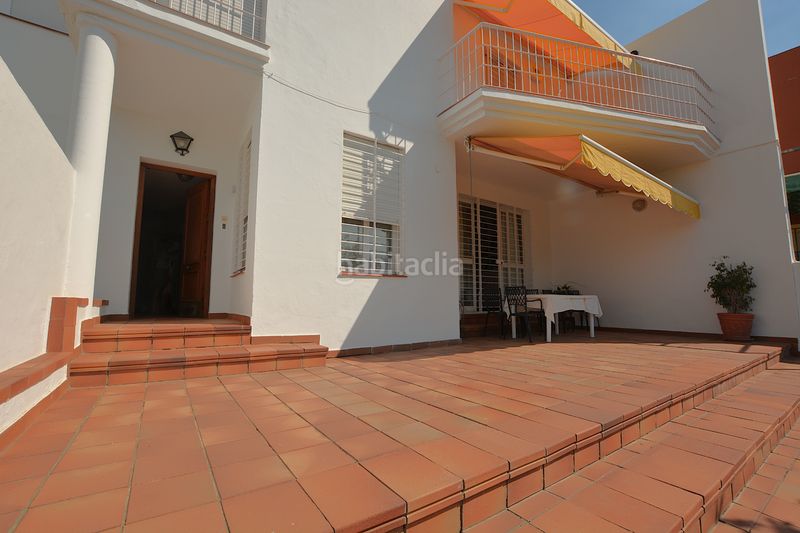Foto 6996819f-f125-486e-bb46-9ac07ce68137. Casa pareada premiere servicios inmobiliarios le ofrece un pequeño oasis en pleno corazón . en Mairena del Aljarafe