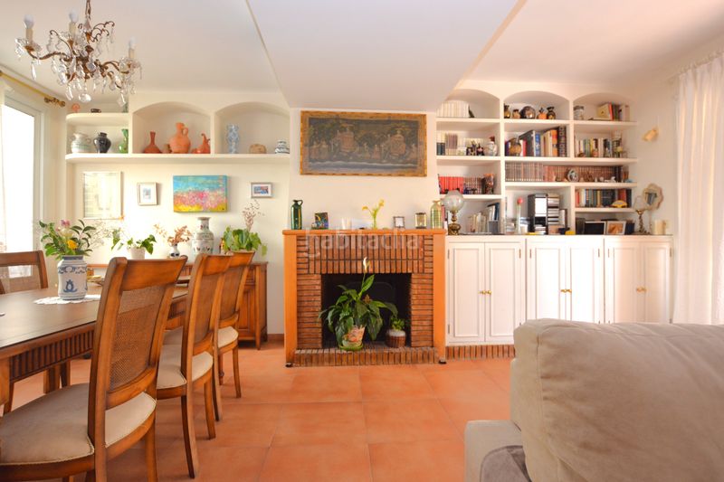 Foto a490c9a0-f9c7-4644-92a7-dfa996e1917b. Casa pareada premiere servicios inmobiliarios le ofrece un pequeño oasis en pleno corazón . en Mairena del Aljarafe