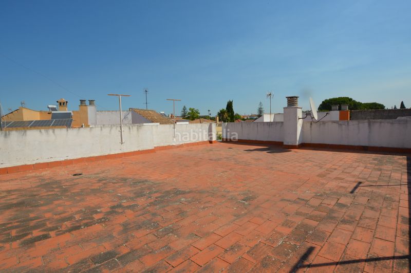 Foto ae719cd6-a1fa-4ba4-9d05-9593b3c19338. Casa pareada premiere servicios inmobiliarios le ofrece un pequeño oasis en pleno corazón . en Mairena del Aljarafe