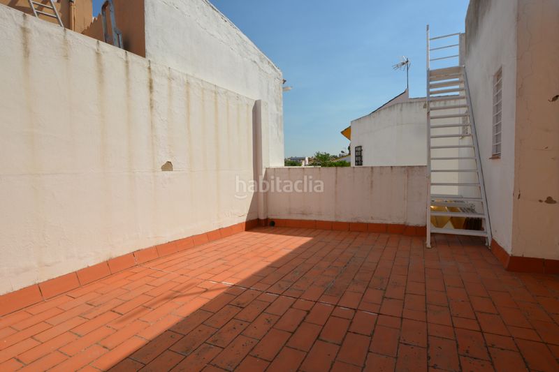 Foto bbd4c316-b949-484e-a47e-5e8f2fd5bd14. Casa pareada premiere servicios inmobiliarios le ofrece un pequeño oasis en pleno corazón . en Mairena del Aljarafe