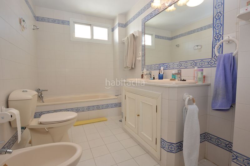 Foto ef3906a9-0e2f-4072-a662-9d107240d95e. Casa pareada premiere servicios inmobiliarios le ofrece un pequeño oasis en pleno corazón . en Mairena del Aljarafe