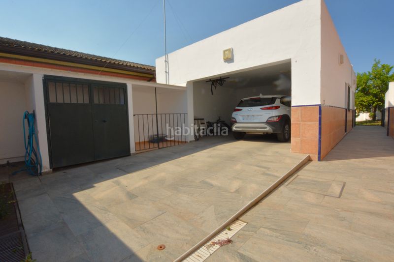 Foto ef3961c3-445d-41a4-94be-80990a8f7775. Casa pareada premiere servicios inmobiliarios le ofrece un pequeño oasis en pleno corazón . en Mairena del Aljarafe