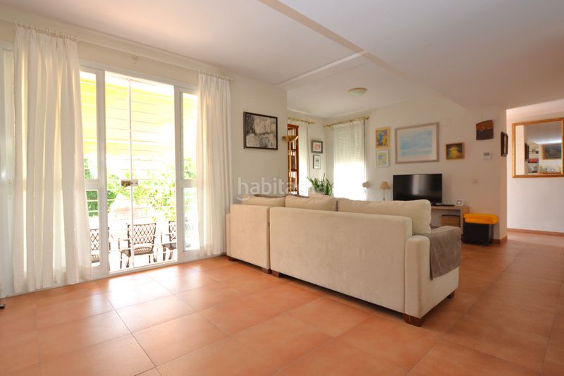 Foto f397d204-09ac-4f1b-9b9d-80de7e8ffb80. Casa pareada premiere servicios inmobiliarios le ofrece un pequeño oasis en pleno corazón . en Mairena del Aljarafe