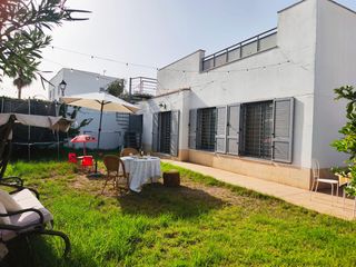 Chalet  Calle camino de la pañoleta. Chalet independiente en espartinas