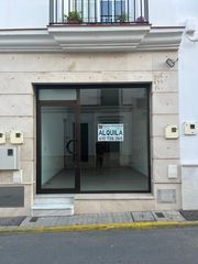 Rent Business premise in Calle padre josé antonio rodríguez bejerano 3. Se alquila local comercia en almonte. calle p.j.rguez bejerano 1