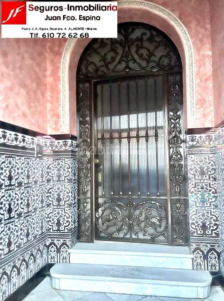 Foto 23d44226-9ed7-46bc-af7c-3bf65c211b30. Casa amb aparcament a Bollullos Par del Condado