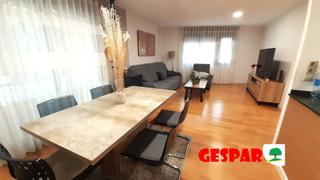 Pis a Parets del Vallès. Duplex con habitación en planta