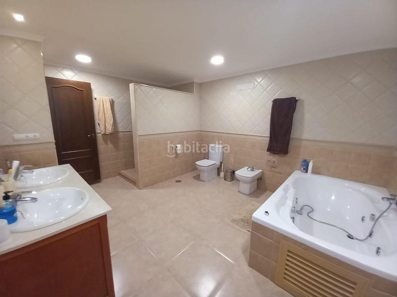 Foto b040345b-b6cb-46e0-b20d-ff6eed4f6406. Xalet amb aparcament piscina a Cañada del Fenollar Alicante