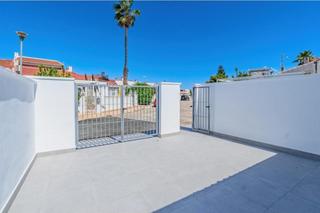 Chalet in Zona Carrefour - Urbanizaciones. Venta de bungalow en torrevieja