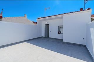Xalet a Zona Carrefour - Urbanizaciones. Venta de bungalow en torrevieja