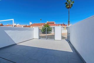 Chalet à Zona Carrefour - Urbanizaciones. Venta de bungalow en torrevieja