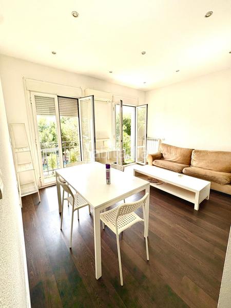 Foto baa50883-e473-47bd-bbf5-11278f90a6cb. Casa amb calefacció a Adelfas Madrid