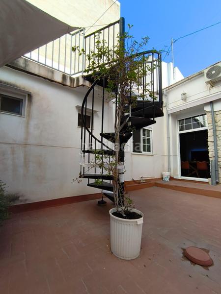 Foto 290b990c-5d15-454e-8b68-8fb08ef66053. Casa amb calefacció aparcament a Benalúa Alicante