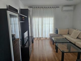 Miete Etagenwohnung in Santo Domingo. Alquiler de piso en san blas. temporada escolar.