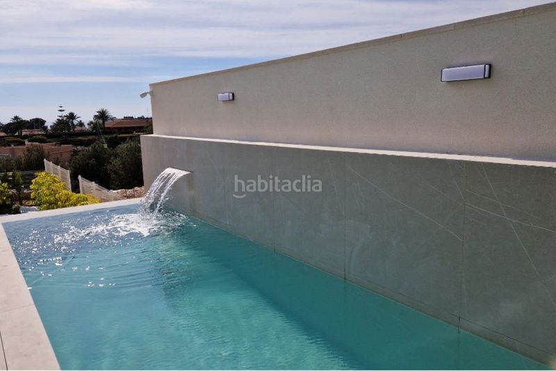 Foto c39bd436-3fe0-441a-abe9-3a9905462e4d. Xalet amb piscina a Urbanizaciones Benidorm