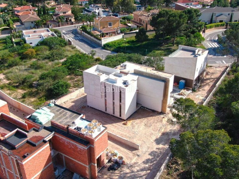Foto f752c877-d85f-4a2c-a7d0-eafdbefcd72c. Xalet amb piscina a Urbanizaciones Benidorm