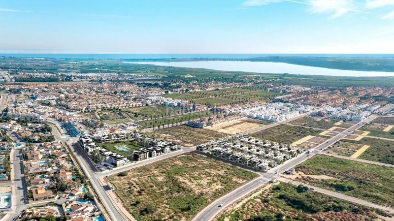 Foto b6055409-f59b-4682-8110-14c592ec95bb. Apartament amb piscina a Rojales