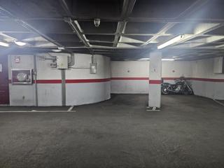 Parking coche en Los Ángeles. Venta de garaje
