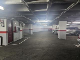 Parking coche en Los Ángeles. Venta de garaje