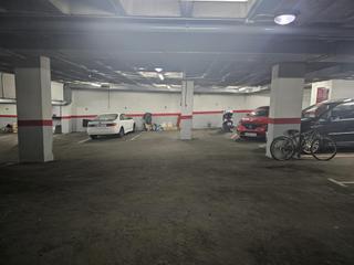 Aparcament cotxe a Los Ángeles. Venta de garaje