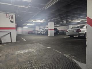 Car parking in Los Ángeles. Venta de garaje