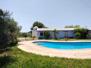 Xalet en Valverde. 3 viviendas en una! villa con piscina y parcela de 5.000m  ideal