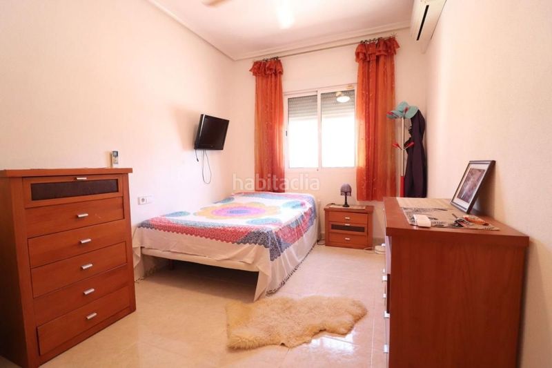 Foto 4ec9a2e6-71d5-499d-b66a-53f8566f7e81. Casa amb piscina a Catral