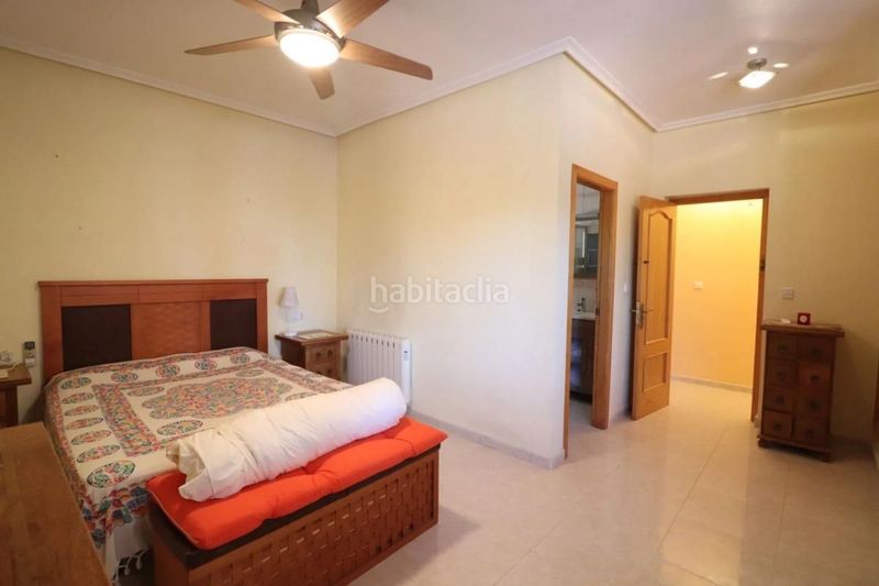 Foto 0e42b3d2-6585-4b45-b44c-7bc34f0ed0d1. Casa amb piscina a Catral