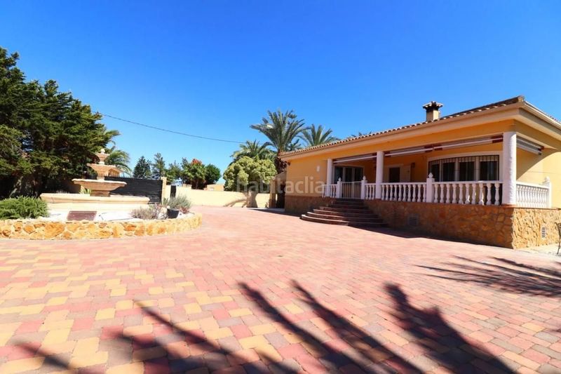 Foto e82470ea-cf8e-464a-89e5-8b526987369b. Casa amb piscina a Catral