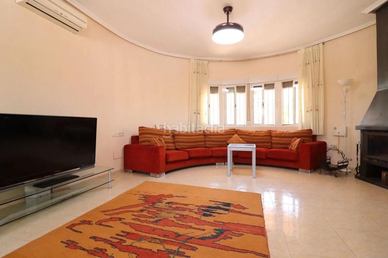 Foto f7cadb4b-3cce-4057-982b-ebed8233ca7e. Casa amb piscina a Catral
