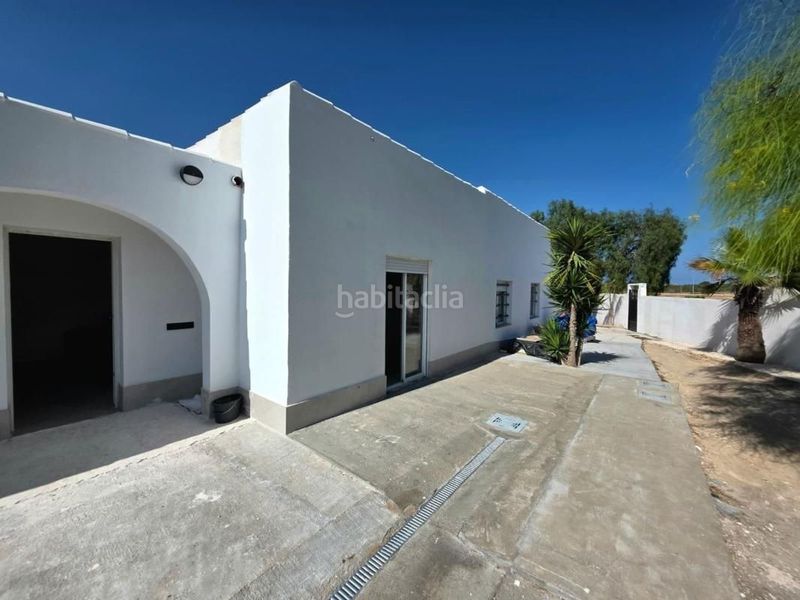 Foto e3dc8a3d-e1c8-4568-b81f-b327e22d0f79. Casa a La Marina Elche / Elx