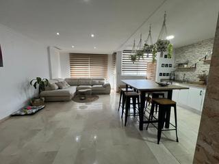 Appartement  Calle fernanda santamaria. Espectacular piso reformado y con ascensor en pleno centro de el