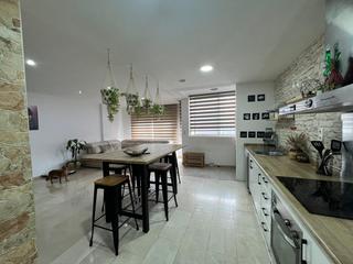 Appartement  Calle fernanda santamaria. Espectacular piso reformado y con ascensor en pleno centro de el