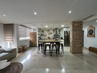 Appartement  Calle fernanda santamaria. Espectacular piso reformado y con ascensor en pleno centro de el