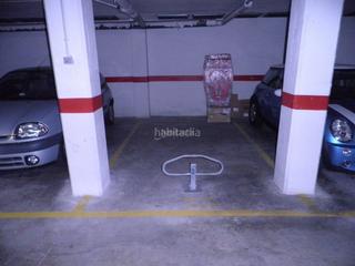 Miete Autoparkplatz in Via Europa - Parc Central. Plaza de parking para coche pequeo
