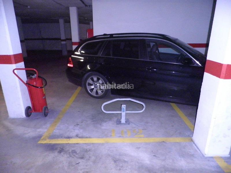 Foto e8a12056-29b2-48e2-aed8-7f8c8a996c08. Alquiler parking coche plaza de parking para coche pequeño en Mataró