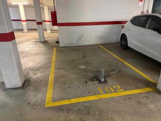 Affitto Posto auto in Via Europa - Parc Central. Plaza de parking para coche pequeño, de 4 x  2,15 metros