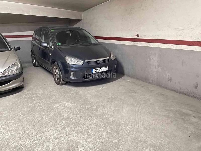 Foto f6dd9929-15c0-458f-ab13-816d92482efe. Alquiler parking coche en passatge l´ymbern (de ca ) 7 parking para coche pequeño en Mataró