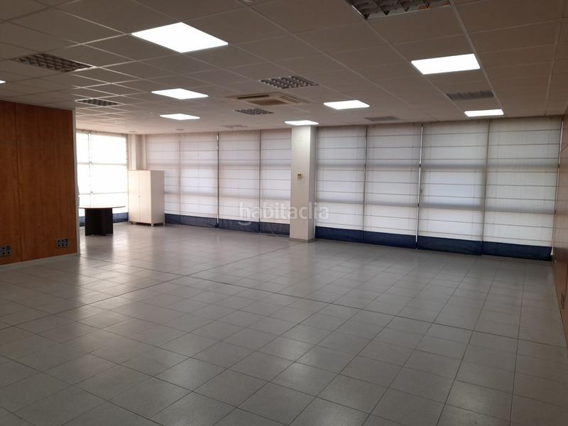 Foto db960888-79b6-4165-b1b0-7dc81d8c572f. Alquiler nave industrial  con oficinas en Mataró