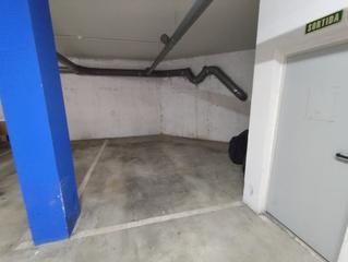 Aparcament cotxe a Castaños 102. Parking enorme en c. castaños esquina con francesc macia