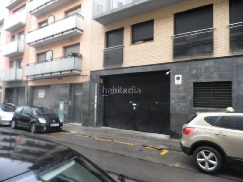 Foto 4f8871cd-4d0a-4dab-b611-ae81855fd3b3. Alquiler parking coche en carrer castaños 102 parking para coche grande o muy grande, mide 2,57 x 5 metros en Mataró
